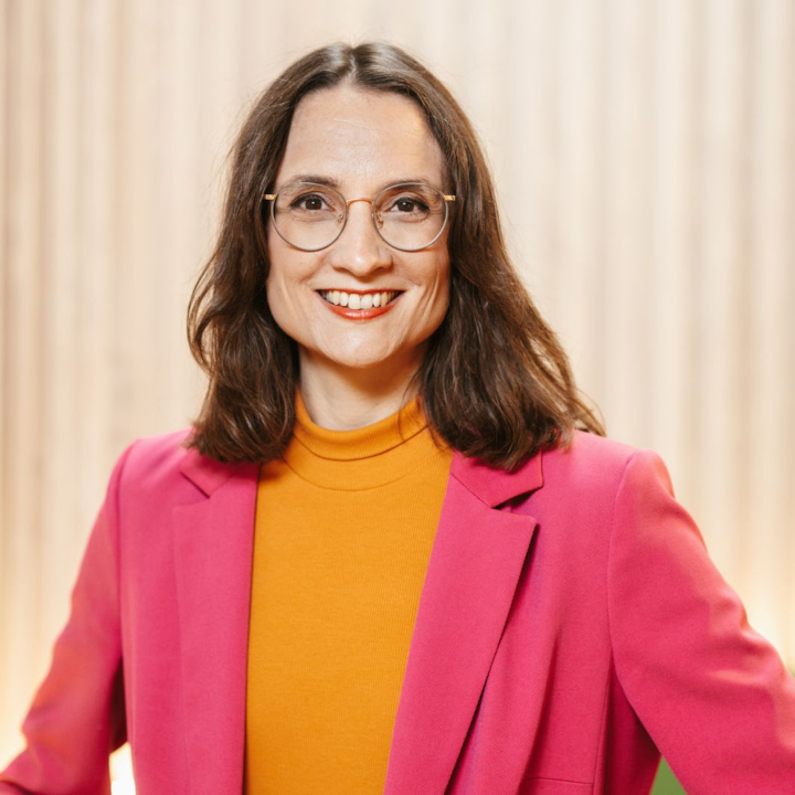 Sandra Stein-square Sauerlaender-Botschaft_Carlo-Cronenberg